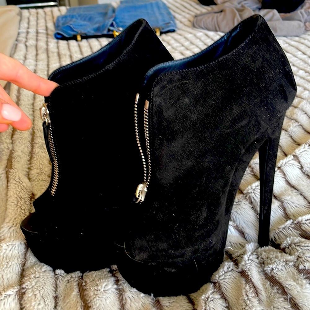 Gisueppe Zanotti platform booties. Worn once! In excellent condition